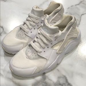 Nike White Huarache Sz 6Y =7.5 Womens